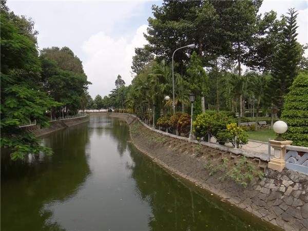 Phong cảnh bên trong khu tưởng niệm. (Ảnh: Internet)