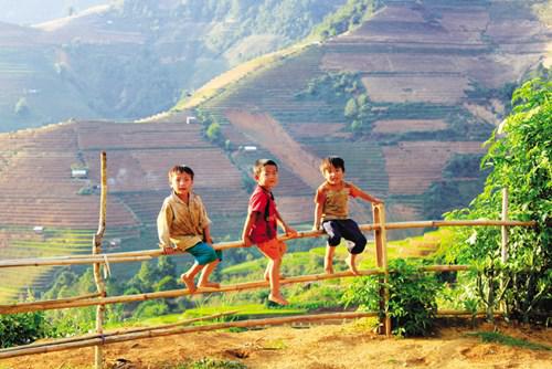 Ánh mắt ngây thơ của trẻ em vùng cao