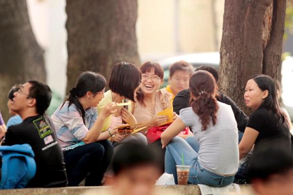 Những câu chuyện dường như bất tận trong không gian rộng rãi, thoải mái của khu công viên này.