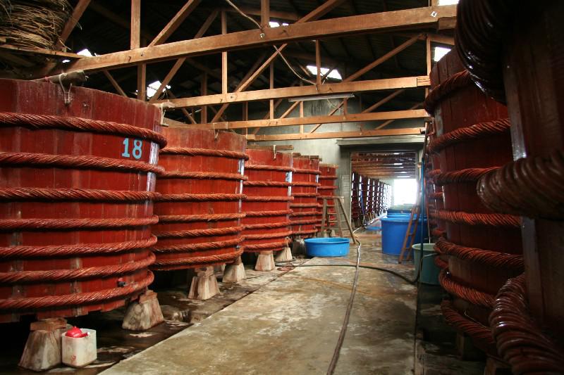 Một cơ sở sản xuất nước mắm. Ảnh: wikipedia