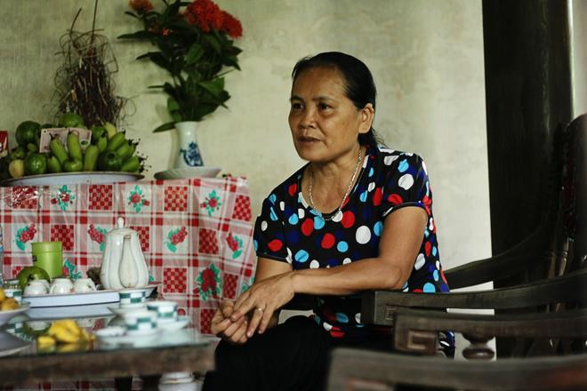 Cô Mai – người trông coi ngôi nhà cũng đồng thời là người sẽ kể cho bạn nghe nhiều câu chuyện về lịch sử, các giai thoại bí ẩn liên quan đến ngôi nhà này. Sự cởi mở, thân thiện và những lời kể ngọt ngào sẽ để lại cho bạn ấn tượng khó quên.