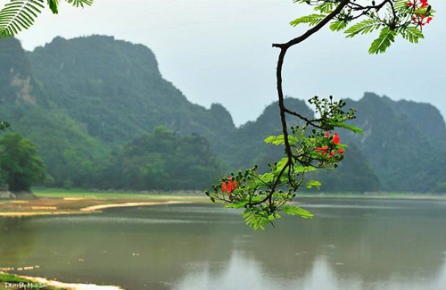 Nơi đây sở hữu phong cảnh hữu tình, thơ mộng và bầu không khí trong lành, khoáng đạt, thích hợp đi theo nhóm đông hoặc gia đình. Ảnh: Nguyễn Minh Sơn.