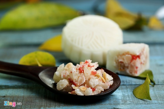 Hà Nội: Điểm ngắm trăng yêu thích của người dân thủ đô vào các dịp trăng rằm thường dao động quanh khu hồ Tây, hồ Gươm vì không gian Dân tộc học (đường Nguyễn Văn Huyên, quận Cầu Giấy) diễn ra trong hai ngày 26 và 27/9, tức ngày 14 và 15/8 âm lịch (thứ bảy và chủ nhật, từ 8h30 - 12h và 14h - 17h30). Những hoạt động được giới thiệu trong dịp này là trình diễn múa hát dân gian, ẩm thực, các trò chơi dân gian.. sẽ giúp bạn hiểu thêm về con người, văn hóa miền Tây.