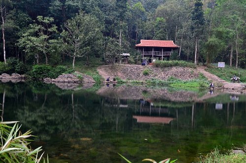 Bên cạnh đó, từ Khe Rỗ, du khách có thể băng qua đèo Hạ My trên quốc lộ 279 khoảng hơn 60 km sẽ tới vịnh Hạ Long. Ảnh: Hoàng Quốc Việt