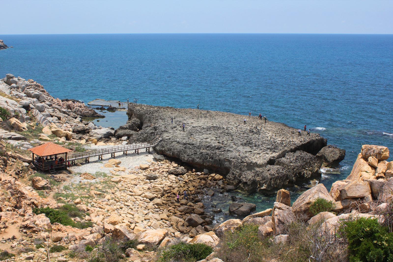 Toàn cảnh hang Rái