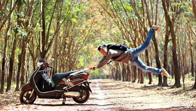 Mùa thay lá của rừng cao su ở Tây Ninh là nơi các bạn trẻ thường ghé thăm để lưu lại những hình ảnh vui nhộn.