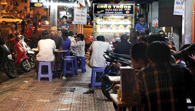 Cháo trắng Hàng Xanh là điểm đến quen thuộc