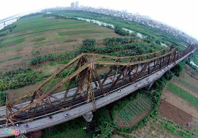 Đó cũng là lý do hầu như tất cả du khách đều muốn đến Hà Nội, song nếu đến lần thứ hai, mọi người gần như chọn đây là nơi chuyển tiếp để tới các địa danh khác như Sa Pa, Hạ Long, Mộc Châu... Ảnh: Hoàng Hà - Mạnh Thắng.