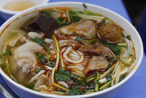 Một bát bún bò ở đây có giá 45.000 đồng. Ảnh: Út Liên.
