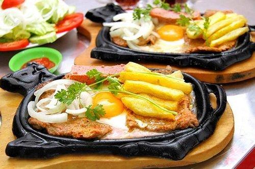 Bò né có hương vị thơm ngon và thịt mềm khi được nướng chín tới. Ảnh: Bò né 3 ngon Đà Nẵng.