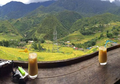 Từ Gem Valley, bạn có thể buông tầm mắt nhìn xuống thung lũng óng vàng màu lúa. Ảnh: afamily