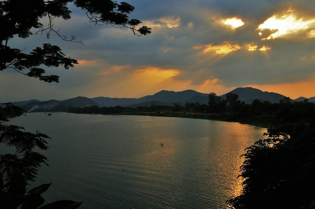 Hoàng hôn trên dòng sông Hương. Ảnh: binhnt22/flickr.com