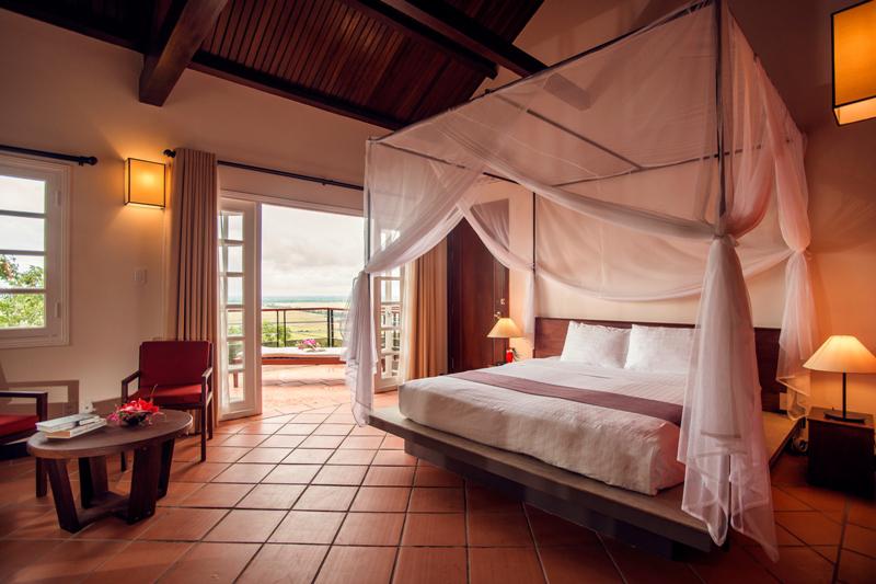 Phòng nghỉ ấm cúng, tiện nghi. Ảnh: victoriahotels.asia