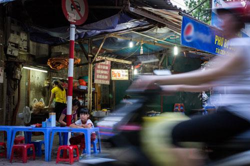 Giá cả "siêu rẻ": Một bất ngờ lớn với Annapurna khi đến Hà Nội là giá cả mọi thứ đều rất rẻ. Cô cho rằng giá cả ở đây rất hợp lý. Để có một chỗ ngủ ở các nhà nghỉ chỉ mất khoảng 200.000 đồng đã bao gồm cả ăn sáng. Một bữa ăn chỉ tốn khoảng 50.000 đồng là đủ no.