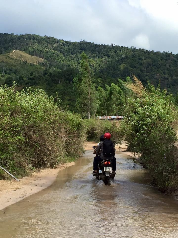 Đến Chư Đăng Ya, bạn phải men theo những con nước .