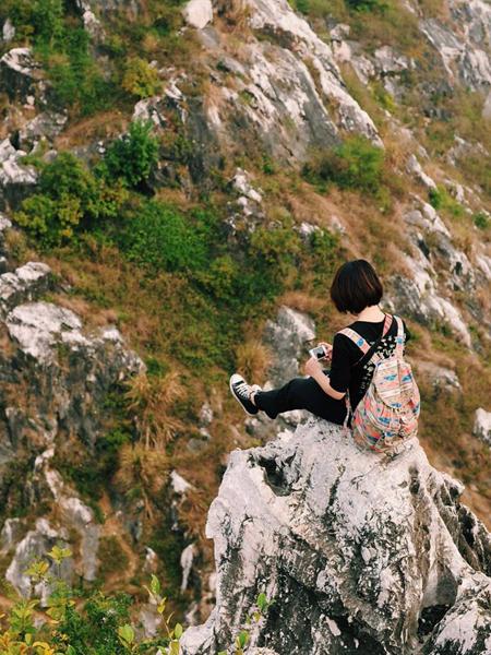 Chưa có điều kiện lên Hà Giang, hãy lượn lờ ở núi Trầm. Ảnh: Thảo Nhi