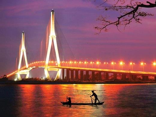Cầu Cần Thơ lung linh và hiện đại.