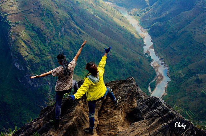 Mã Pí Lèng chưa bao giờ hết thu hút những người yêu thích phượt. Ảnh Nam Chấy