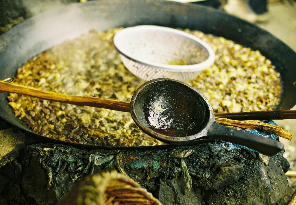 Thắng cố là món ăn thường thấy trong các phiên chợ vùng cao. Ảnh: Salamander