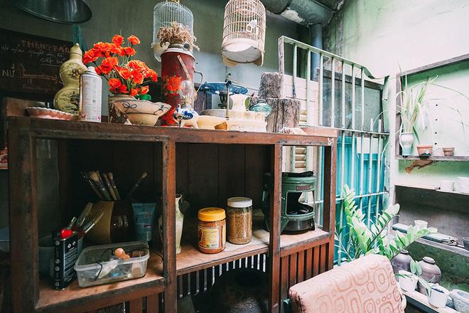 Trong quán có một căn phòng chứa đầy hoài niệm tuổi ấu thơ được chăm chút tỉ mỉ đến từng góc nhỏ.