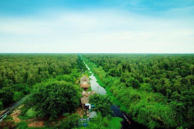 Bao la khung cảnh xanh tít tận trời mây. Ảnh: Khai Nguyên.