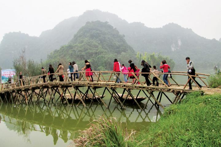 Thung Nham trong sương mù sáng mùa thu