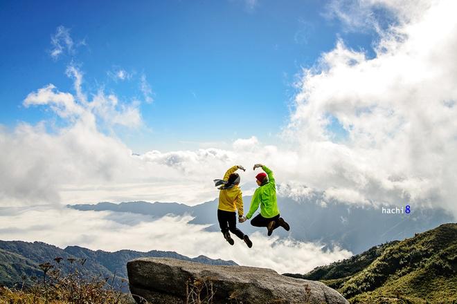Leo Lùng Cúng không quá vất vả, mất chừng hai ngày một đêm trong rừng để tới đỉnh và xuống núi. Tuy nhiên đường vào bản Tu San từ trung tâm xã Tú Lệ lại rất gian nan, nơi điện đường trường trạm đều chưa có. Bạn có thể leo từ 2 hướng khác là bản Thào Chua Chải, bản Lùng Cúng nhưng đường trekking đẹp nhất vẫn là từ bản Tu San.