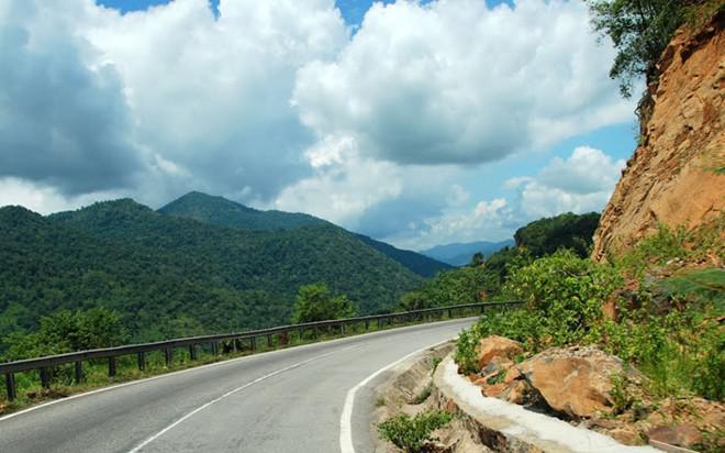 Trong các ngọn đèo bạn phải chinh phục để đến Đà Lạt, đèo Bảo Lộc được coi là nguy hiểm nhất. Ảnh: Baoloc.net.