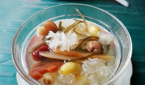 Những chén chè ma ở đây đều được nấu theo kiểu của người Hoa, vừa ngon vừa tốt cho cơ thể. Ảnh: diadiemanuong