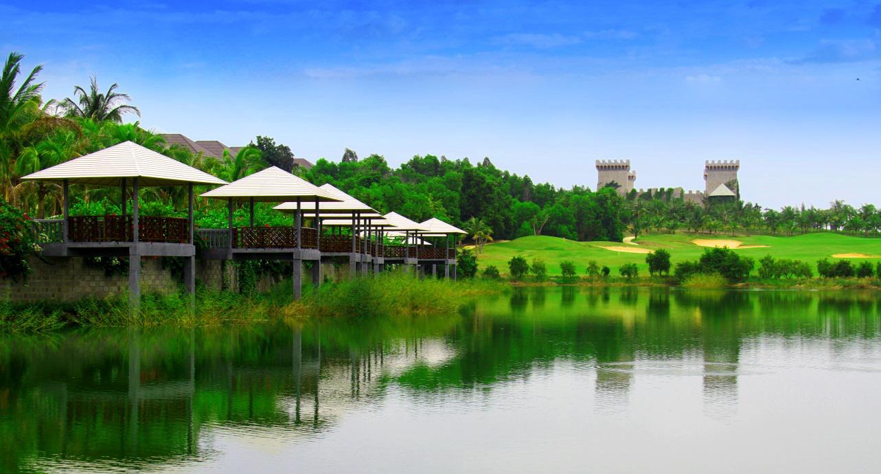 Khuôn viên của Lâu đài rượu vang.