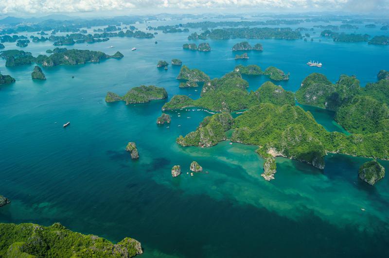 Những hình ảnh đẹp đến mức “nghẹt thở” của Vịnh Hạ Long từ trên cao. Ảnh: seaplanes.vn