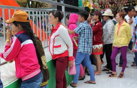Trò chơi lần đầu tiên có mặt tại TP HCM đã thu hút nhiều du du khách đến xem và tham gia chơi.