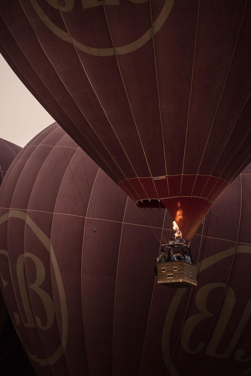 Tới Bagan đúng dịp, du khách có thể thuê các khinh khí cầu để ngắm toàn cảnh vùng đất tuyệt đẹp này từ trên cao.