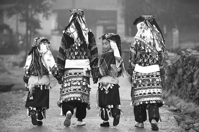 Một gia đình người dân tộc ở phía bắc Việt Nam.