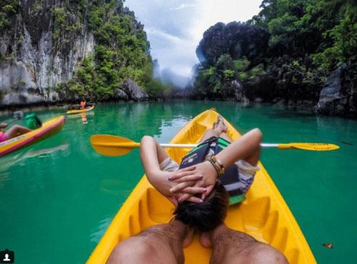 El Nido, Palawan từng được CNN vinh danh là bãi biển và đảo tuyệt vời nhất ở Philippines. Khung cảnh nơi đây được nhiều du khách đánh giá là "choáng ngợp", "thần tiên".