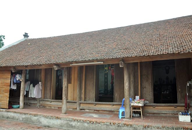 Nếp nhà cổ ở Đường Lâm.