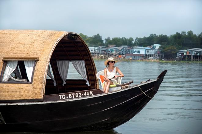 Du khách cũng có thể nghỉ đêm và trải nghiệm vùng Me Kong trên những du thuyền được thiết kế phù hợp với không gian sông nước Việt Nam. Ảnh: Victoriahotels.