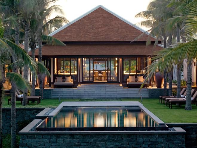 Các khu nghỉ dưỡng hạng sang ở Việt Nam được đánh giá cao bởi thiết kế hòa hợp với thiên nhiên, kết hợp tinh tế giữa nét cổ điển của phương Đông và hiện đại của phương Tây. Ảnh: The Nam Hai.