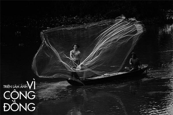 Quăng lưới. Ảnh: Phạm Trọng Cẩn.