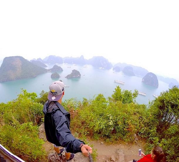 Hạ Long, Việt Nam: Di sản văn hóa thế giới này bao gồm rất nhiều hòn đảo nhỏ, với 4 làng chài yên bình. Dù bạn có chọn góc độ nào đi chăng nữa, thì những bức ảnh chụp ở đây đều hoàn hảo.
