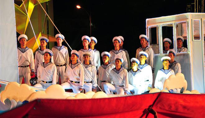 Tiếp nối hoài bão, người lính hải quân Việt Nam trên con thuyền canh giữ bình yên biển, đảo quê hương.