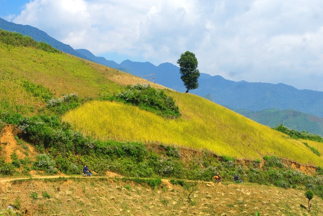 Nằm cách trung tâm thành phố Sơn La 70 km về hướng Đông, một mặt giáp với tỉnh Yên Bái, Chiềng Ân là xã thuộc huyện Mường La với diện tích 85,33 km2, có mật độ dân số thưa thớt.