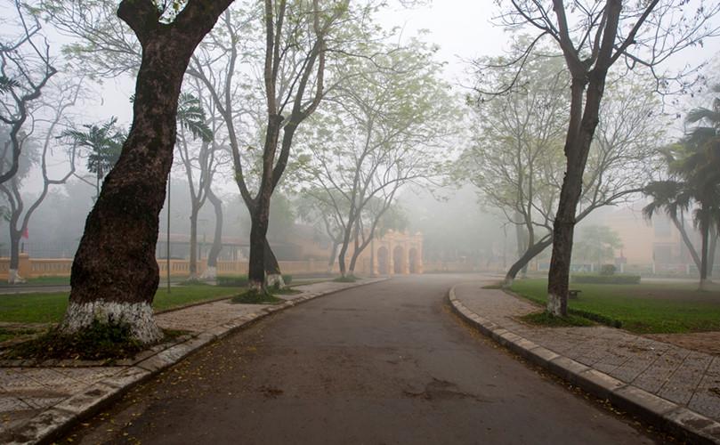 Những ngày đầu năm ở Huế, tùy năm, cũng tùy mùa, Huế lại có những sáng mờ sương huyền ảo.